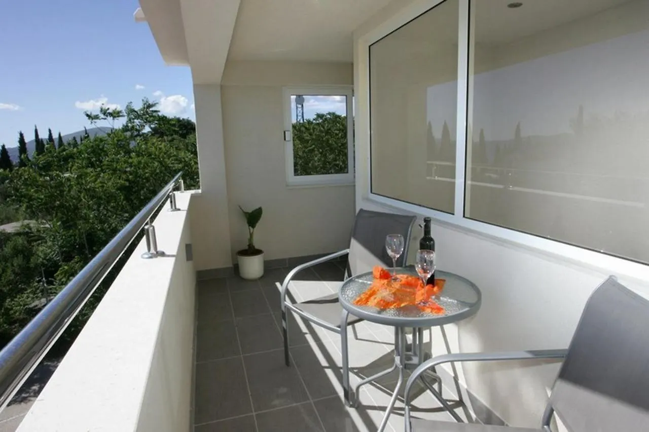 Villa Ombre Trogir 0*,  Croatia